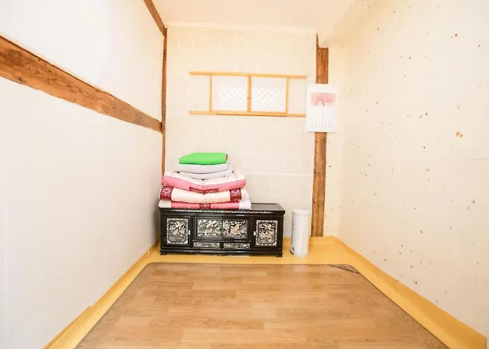 Pensión Dongmyo Hanok Sihwadang - Private Korean Style House In The Center With A Beautiful Garden 4*