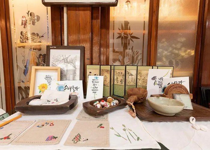 Pensión Dongmyo Hanok Sihwadang - Private Korean Style House In The Center With A Beautiful Garden Seúl
