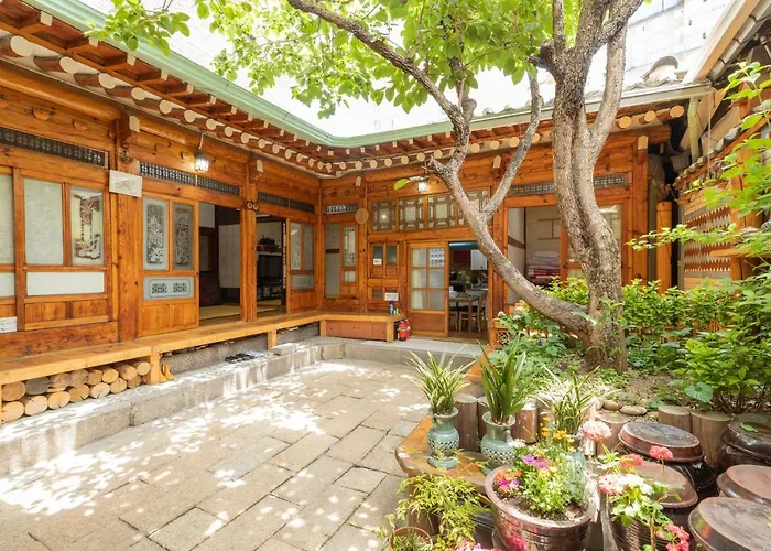 Dongmyo Hanok Sihwadang - Private Korean Style House In The Center With A Beautiful Garden Pensión Seúl