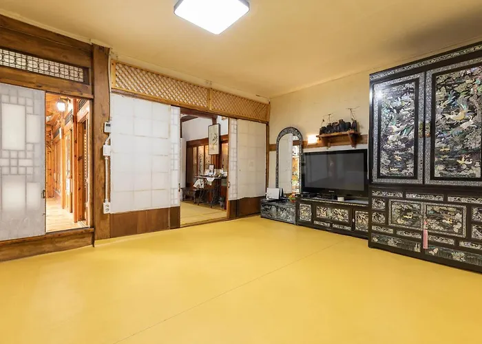 Dongmyo Hanok Sihwadang - Private Korean Style House In The Center With A Beautiful Garden 4* Seúl