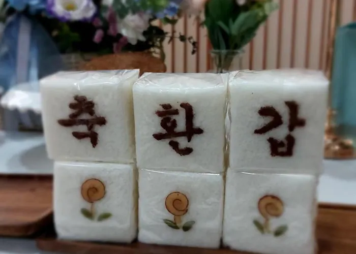 Dongmyo Hanok Sihwadang - Private Korean Style House In The Center With A Beautiful Garden