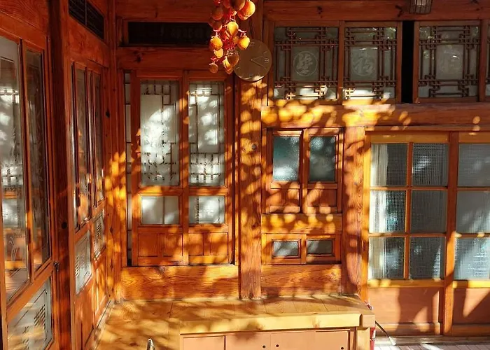 Dongmyo Hanok Sihwadang - Private Korean Style House In The Center With A Beautiful Garden Seúl