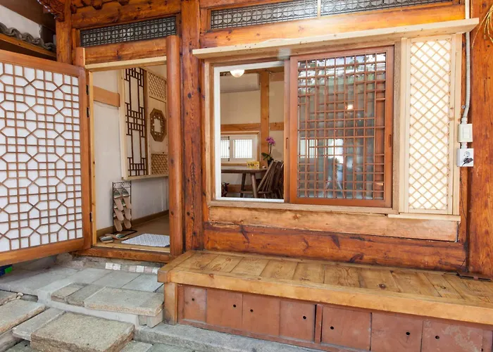 Pensión Dongmyo Hanok Sihwadang - Private Korean Style House In The Center With A Beautiful Garden 4*