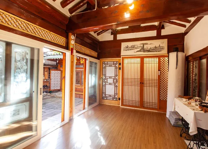 Dongmyo Hanok Sihwadang - Private Korean Style House In The Center With A Beautiful Garden Pensión Seúl