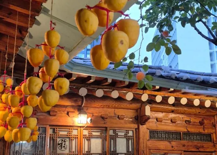 Pensión Dongmyo Hanok Sihwadang - Private Korean Style House In The Center With A Beautiful Garden Seúl