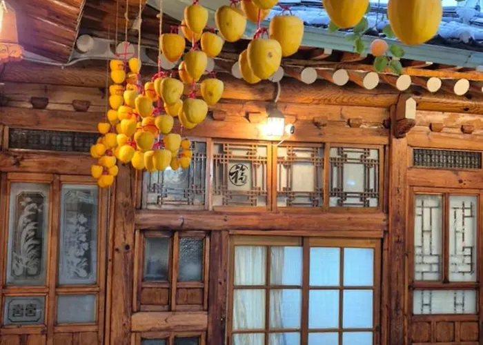 Dongmyo Hanok Sihwadang - Private Korean Style House In The Center With A Beautiful Garden