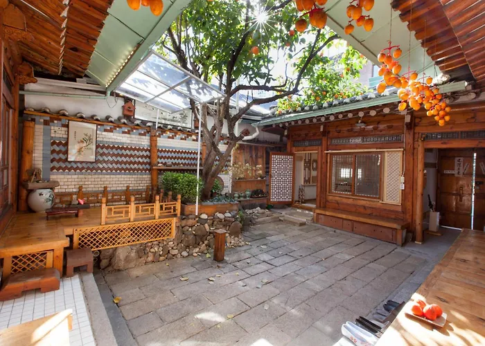 Dongmyo Hanok Sihwadang - Private Korean Style House In The Center With A Beautiful Garden Pensión 4*
