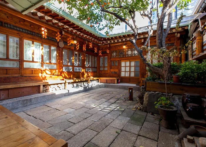 Pensión Dongmyo Hanok Sihwadang - Private Korean Style House In The Center With A Beautiful Garden Seúl