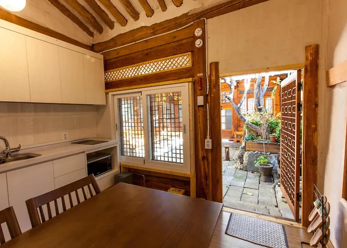 Pensión Dongmyo Hanok Sihwadang - Private Korean Style House In The Center With A Beautiful Garden 4*