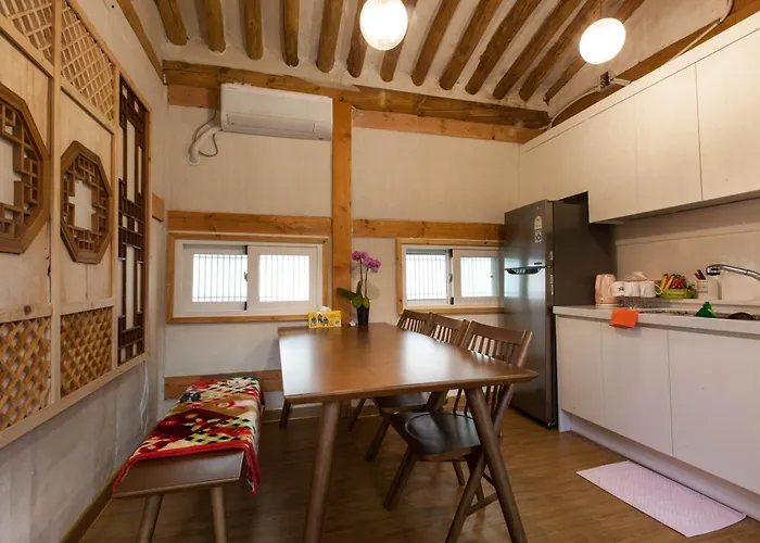 Pensión Dongmyo Hanok Sihwadang - Private Korean Style House In The Center With A Beautiful Garden Seúl