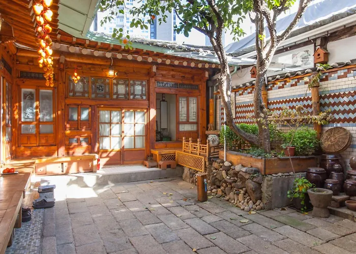 Dongmyo Hanok Sihwadang - Private Korean Style House In The Center With A Beautiful Garden 4* Seúl